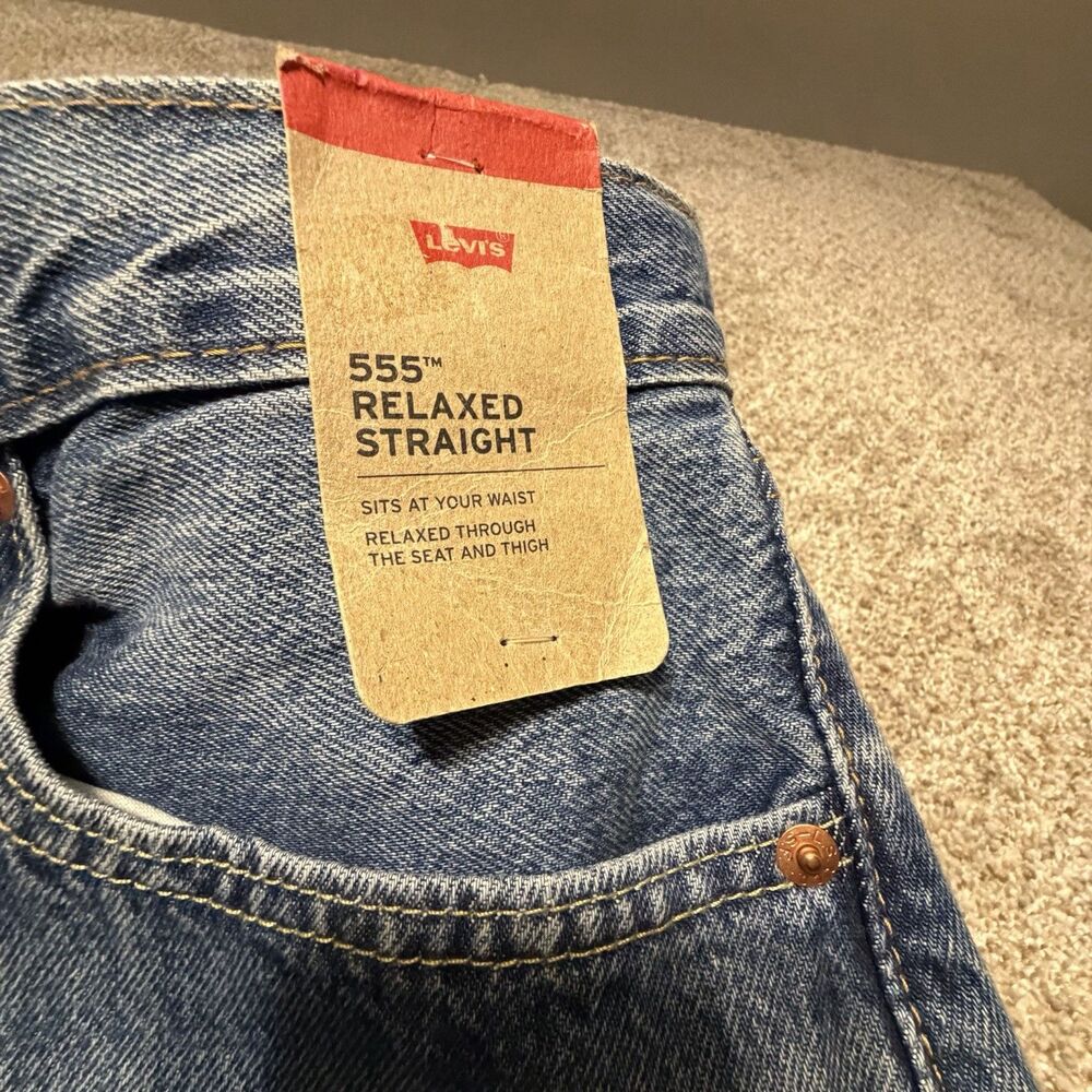 Levi's 555 Men's Relaxed Straight Leg Jeans Size 31 x 32 Medium Wash Blue NWT - Picture 4 of 9
